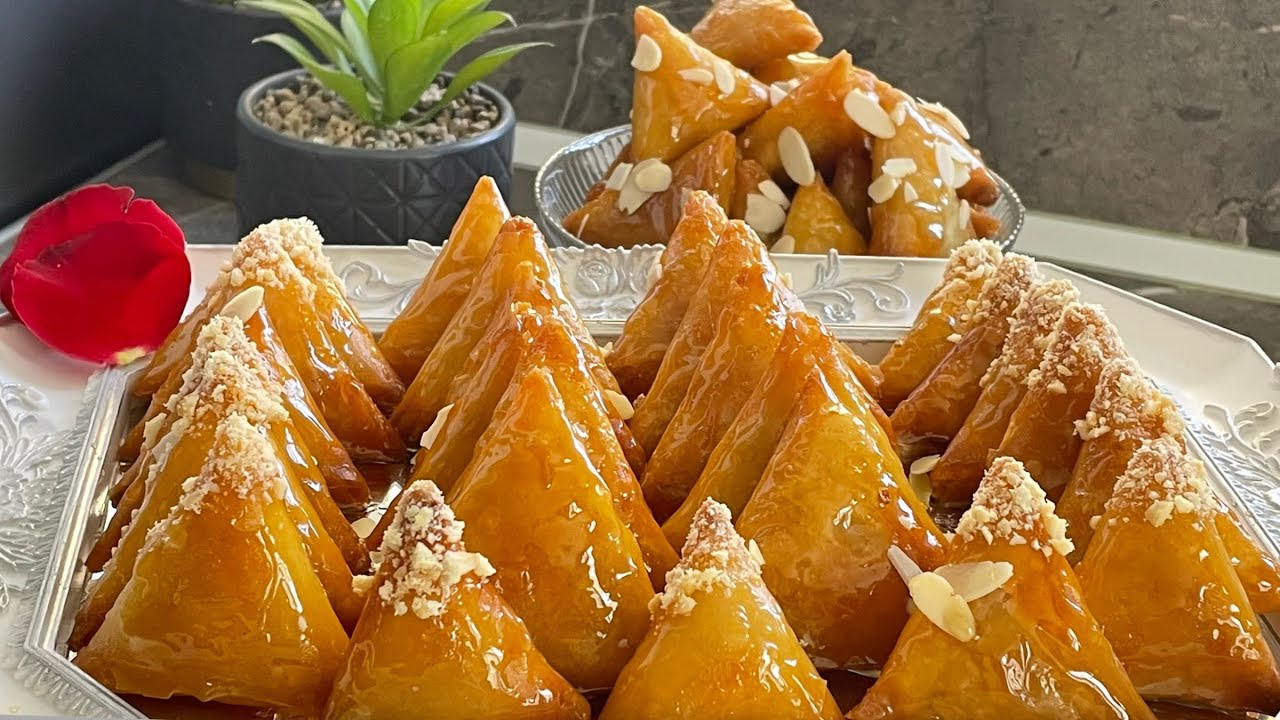 بريوات بعقدة اللوز  معلكيين وناجحين مكيتحلوش فالمقلة وشاربين العسل / معسلات /briwate aux amandes