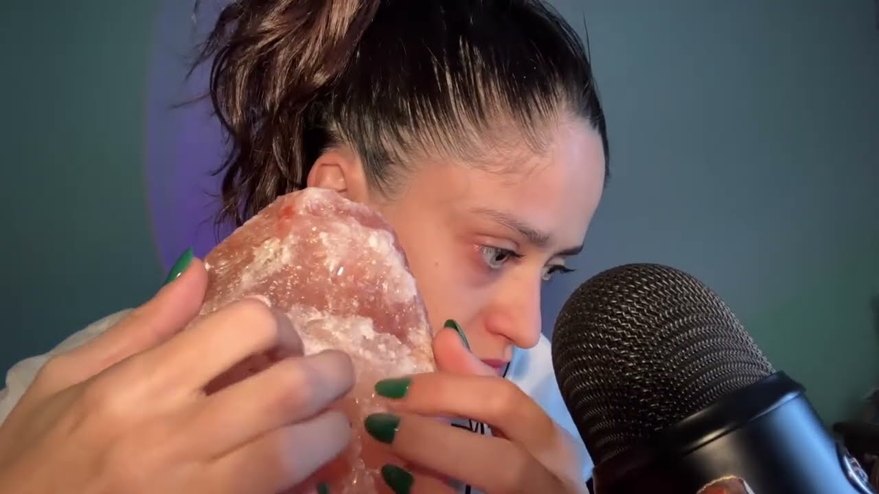 asmr tapping y scratching en una lámpara de sal ★