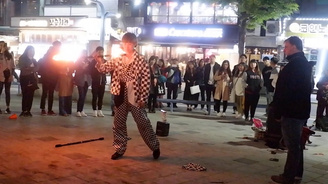 Funny magician at Hongdae
