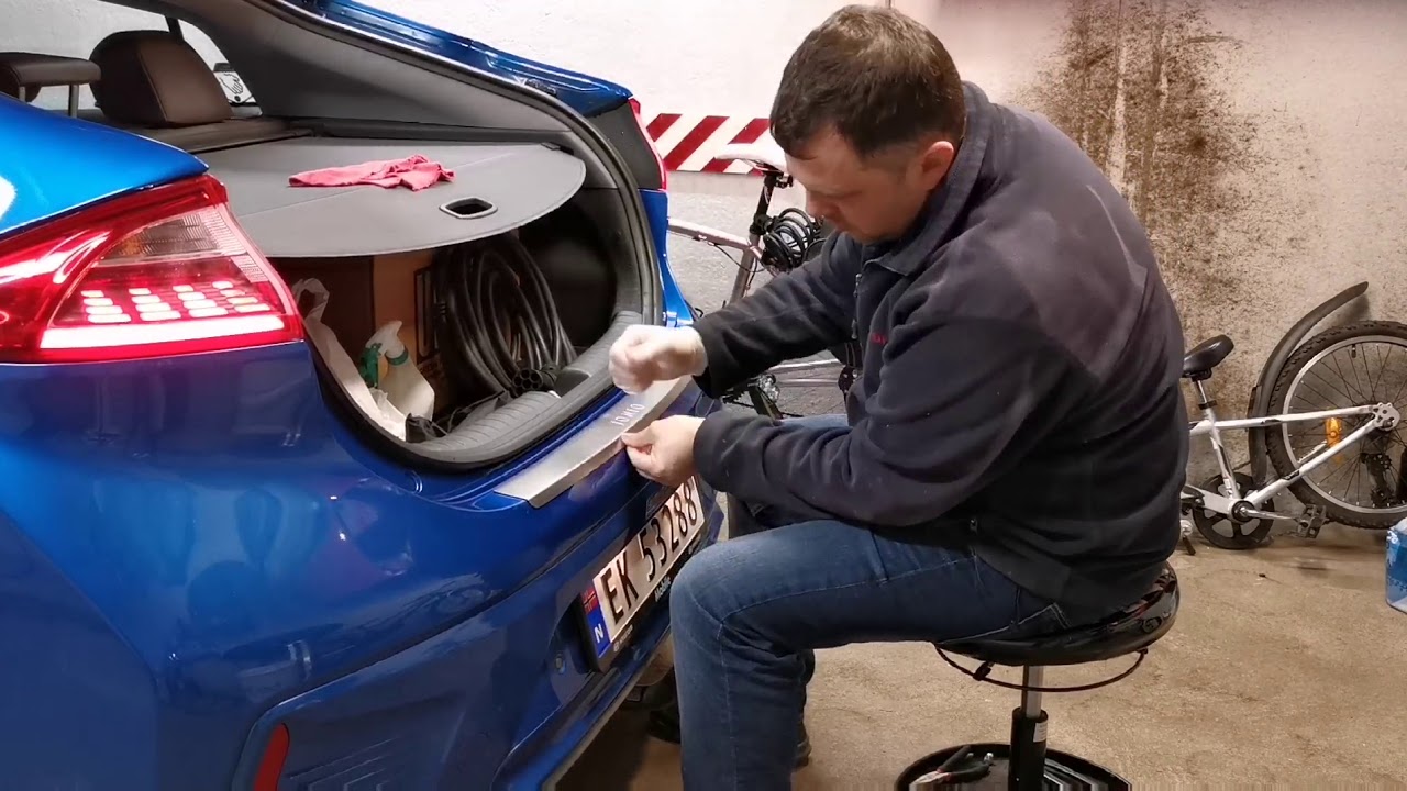 Montering av beskyttelse plate for st&oslash;tfanger p&aring; Ioniq 2017 Electric 28 kWh