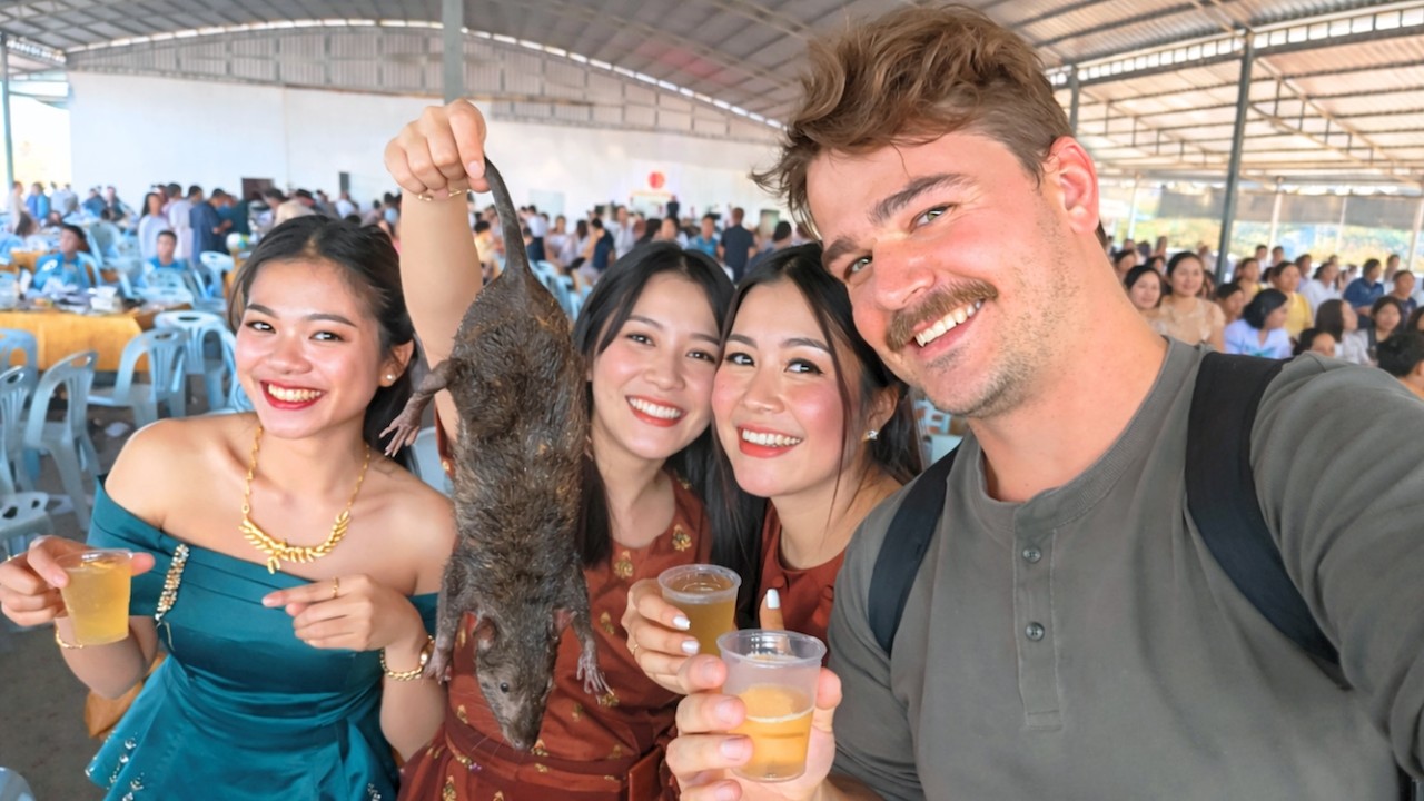 Laos Girls Force Me to Get Drunk and Eat Rat