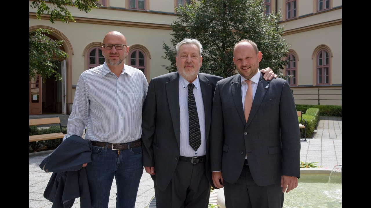 DR. BENSE TAM&Aacute;S AZ &Uacute;J D&Iacute;SZPOLG&Aacute;RA ESZTERGOMNAK