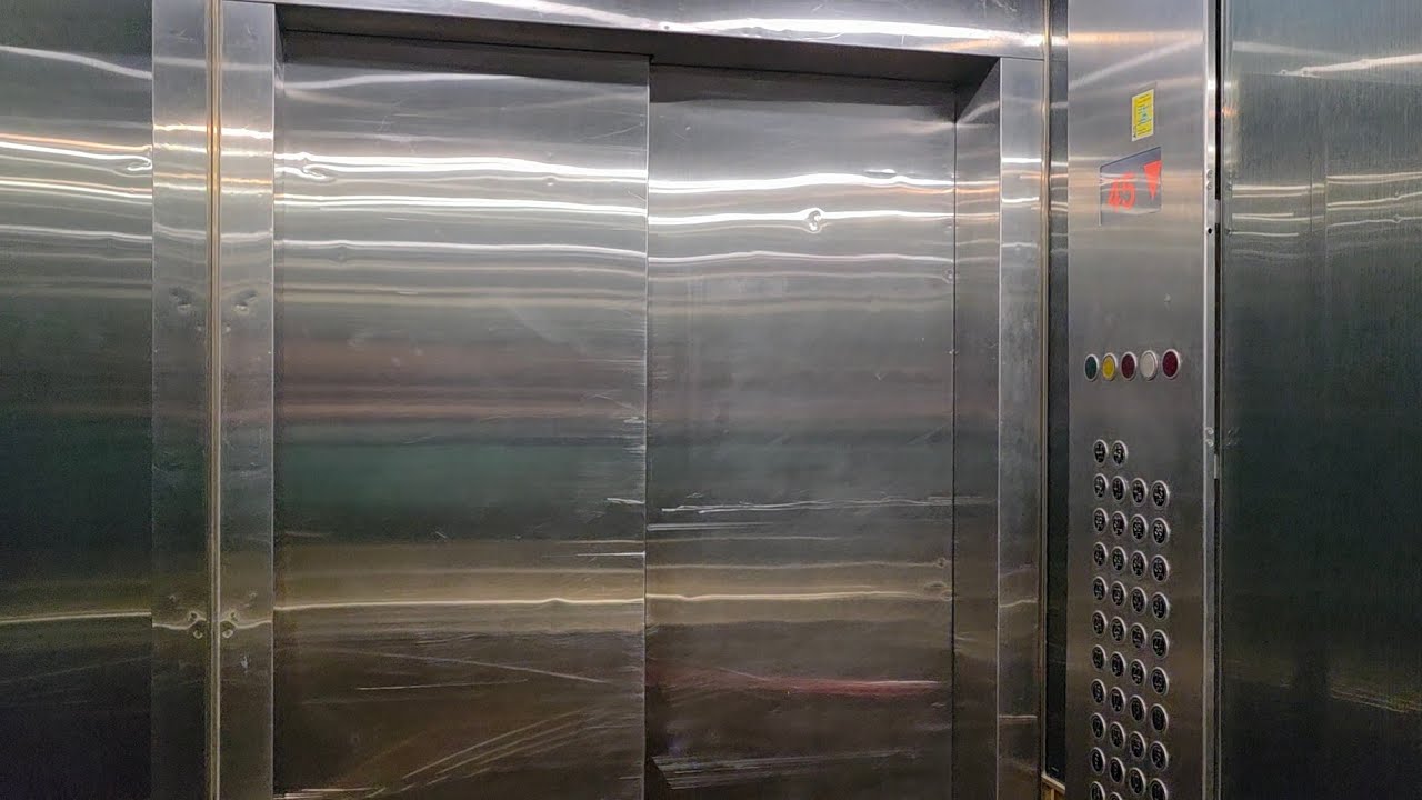 Großer Fahrstuhl Schindler 7000 
