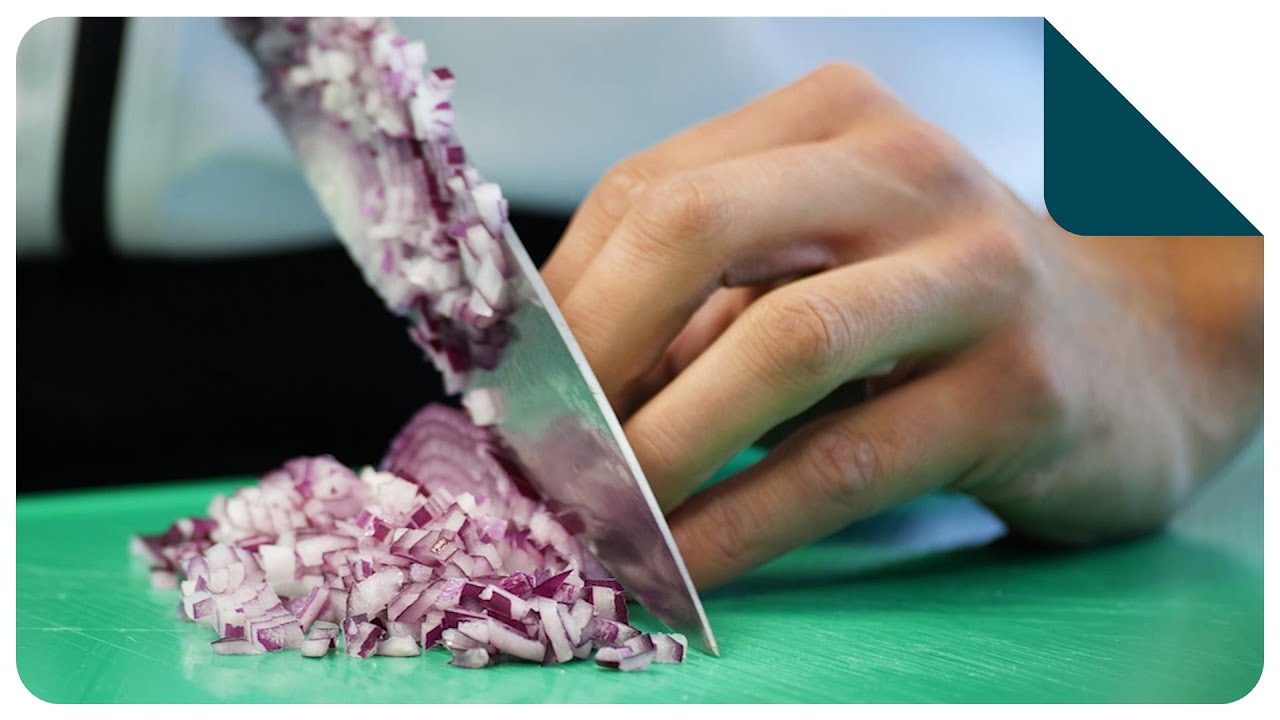 Snipperen van een ui | Keukentechniek