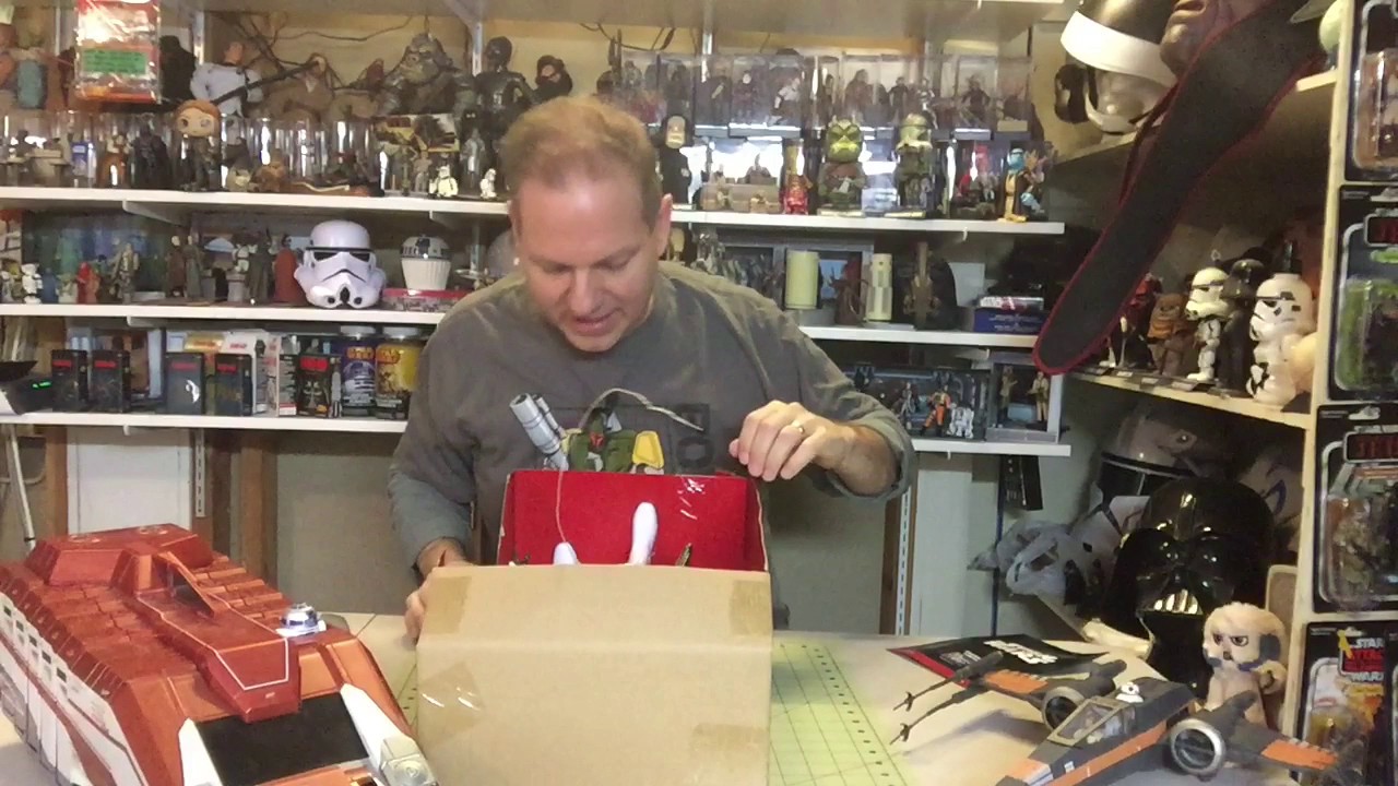 Darthtuba's Star Wars Unboxing Show 36: Toys R Us Animatronic Stormtrooper
