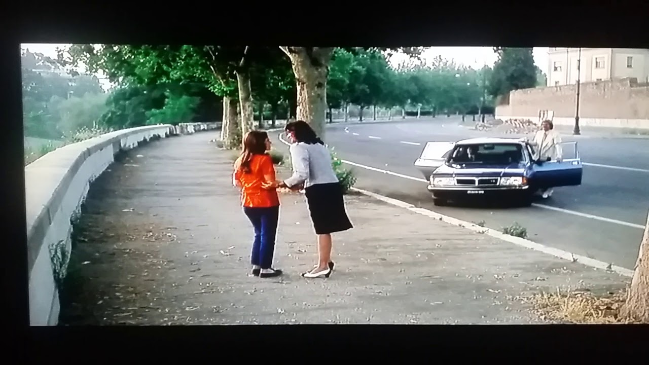 SCENA FINALE ACQUA E SAPONE (1983)