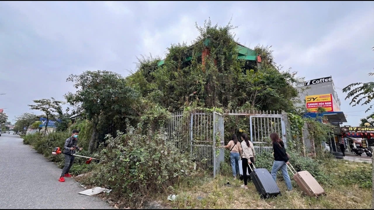 Three girls were shocked when they returned their house asked for help clearing the overgrown grass