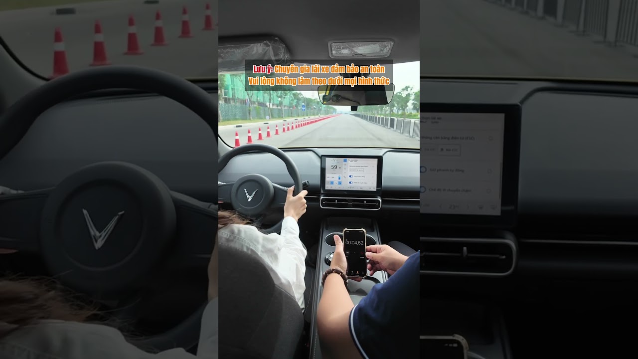 Test tăng tốc VinFast Limo Green 