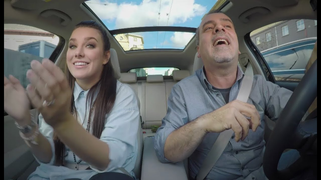 Ewa Farna: Mám boky jako skříň (SUPER KARAOKE)