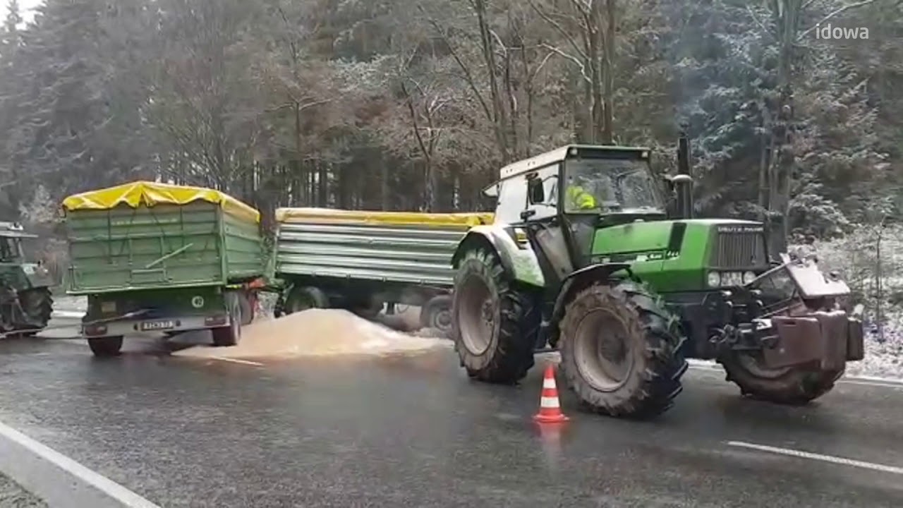 Unfall auf B15: Landwirt verliert zehn Tonnen Getreide