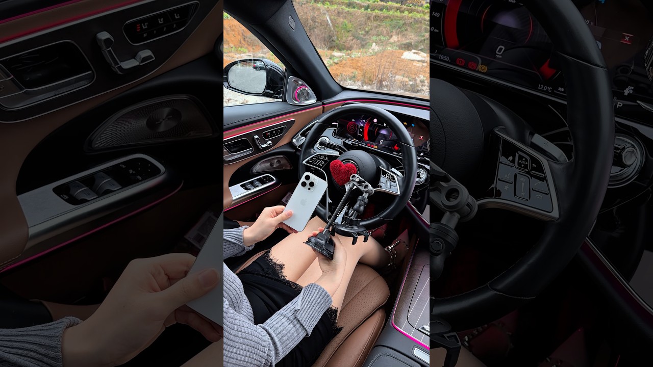 Giá đỡ điện thoại kim loại xoay 360 độ trên xe hơi 