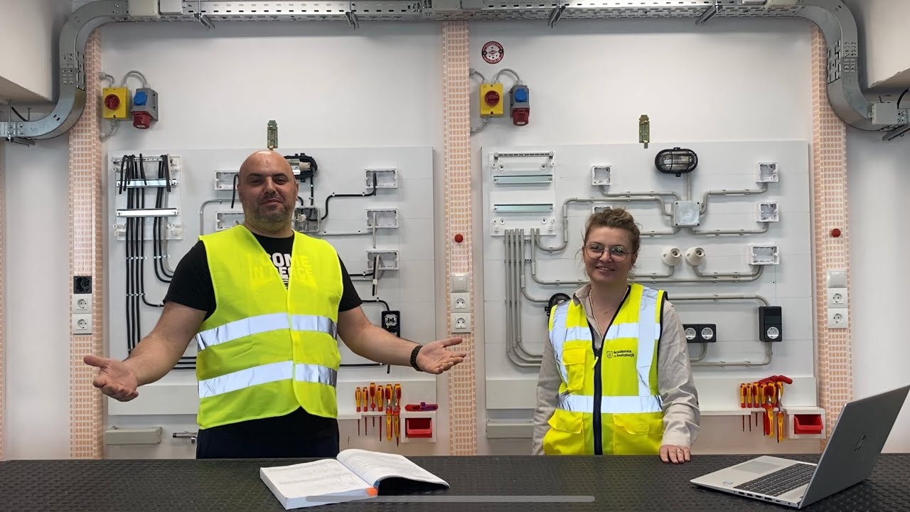 👷🏼👷‍♀️𝐂𝐮𝐫𝐬 𝐝𝐞 𝐄𝐥𝐞𝐜𝐭𝐫𝐢𝐜𝐢𝐚𝐧 î𝐧 𝐂𝐨𝐧𝐬𝐭𝐫𝐮𝐜ț𝐢𝐢