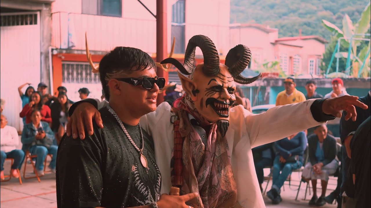 Monir bautista concierto en el carnaval de Tlaxiaco Oaxaca chilenas bélicas 