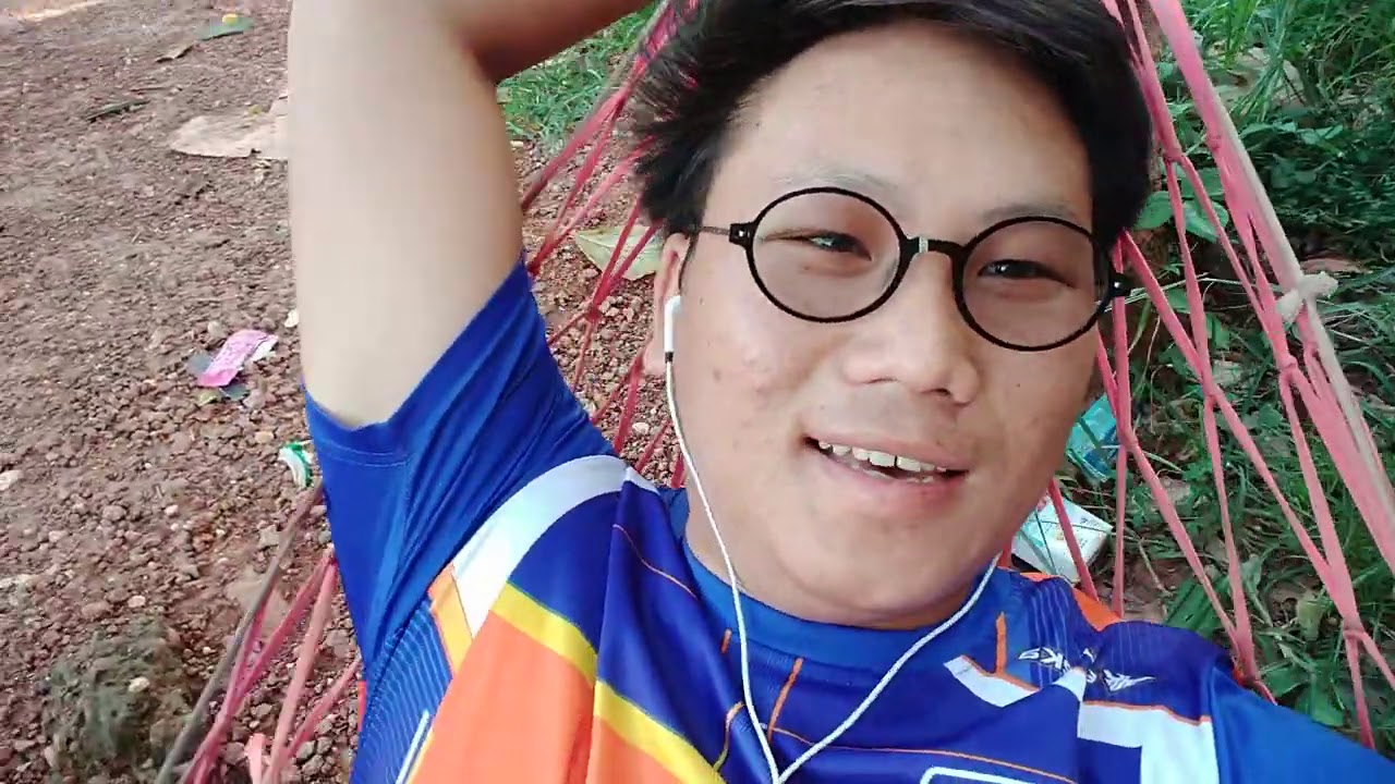 Sib ceg sib cav txog kev saib youtube tau nyiaj