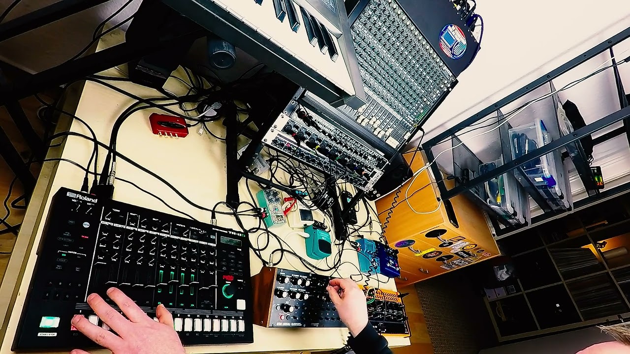 Sunday Techno Jam 22122024 Roland TR8s Moog DFAM Behringer crave