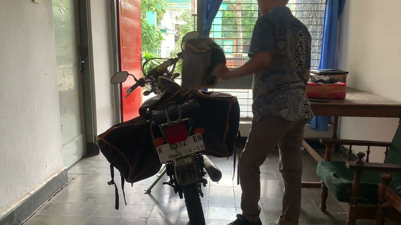 Daily Vlog: proses pengantaran kiriman paket, dokumen, surat. dll.