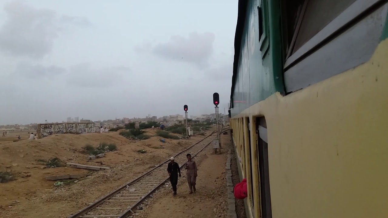 Pakistan Railways:3up Bolan Mail departing Landhi Junction