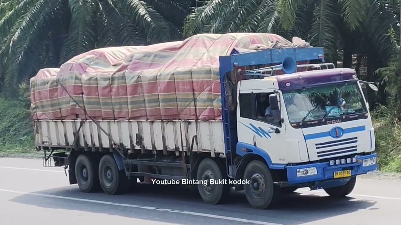 INNALILLAHI Detik-detik..!!! Mengerikan Terjadi Mobil Avanza Tabrak Truk Tangki Hingga Hancur 