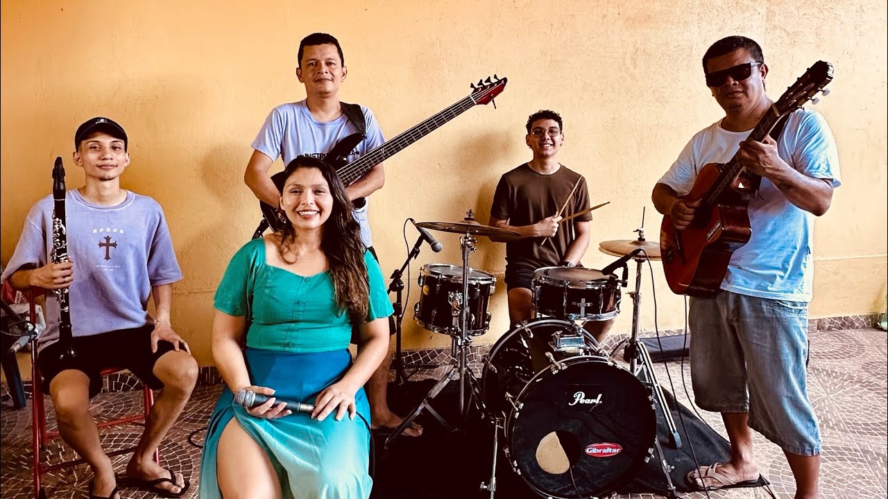 Esotérico canção de Gilberto Gil com Karla Furtado e banda