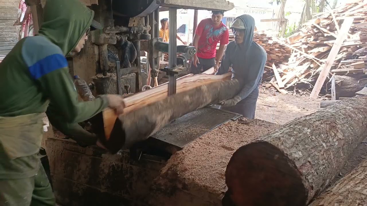 ODER MENINGKAT KAYU MAHONI POTONG PAPAN 