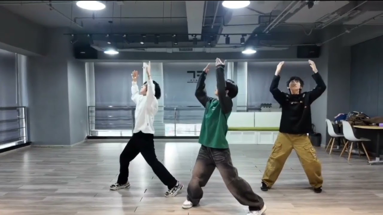 [NHẬT KÝ THỰC TẬP SINH TF GIA TỘC F5] Bắt đầu bằng những buổi dance đầu tiên (tên các tts ở mô tả)