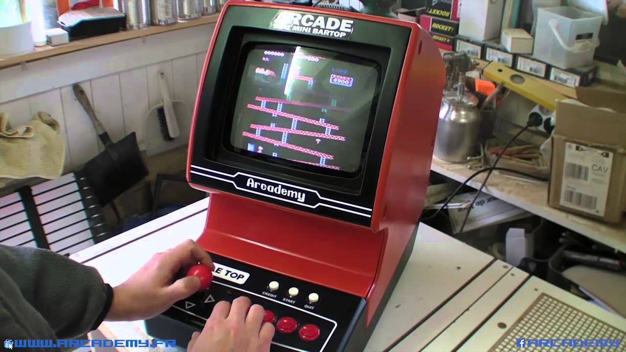 mini borne avec écran CRT imitation tabletop game & watch !