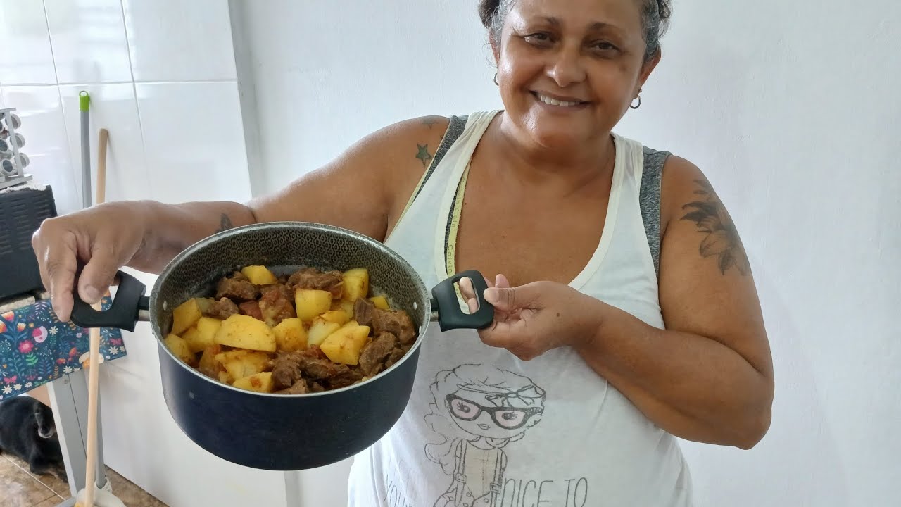 PICADINHO DE CARNE COM BATATA. ALMOÇO SIMPLES E DELICIOSO 