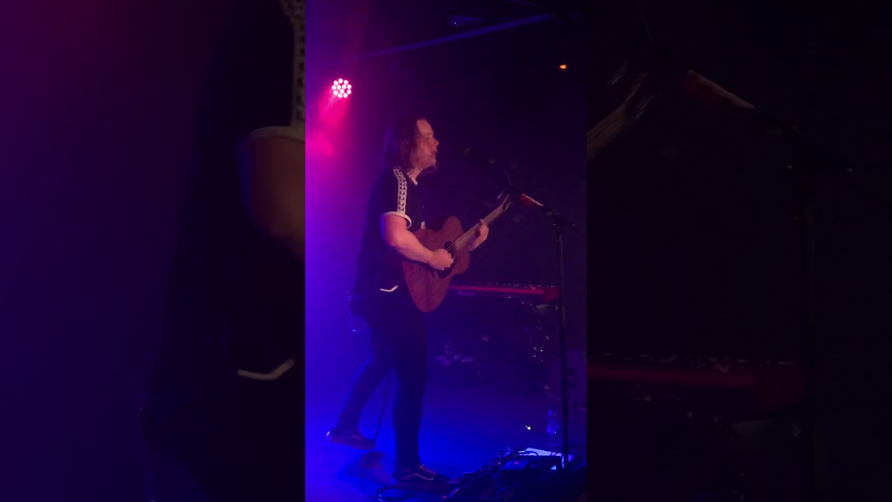 Lewis Capaldi - Half The World Away // Live at The Wardrobe, Leeds 25/11/17 (Ones to watch)