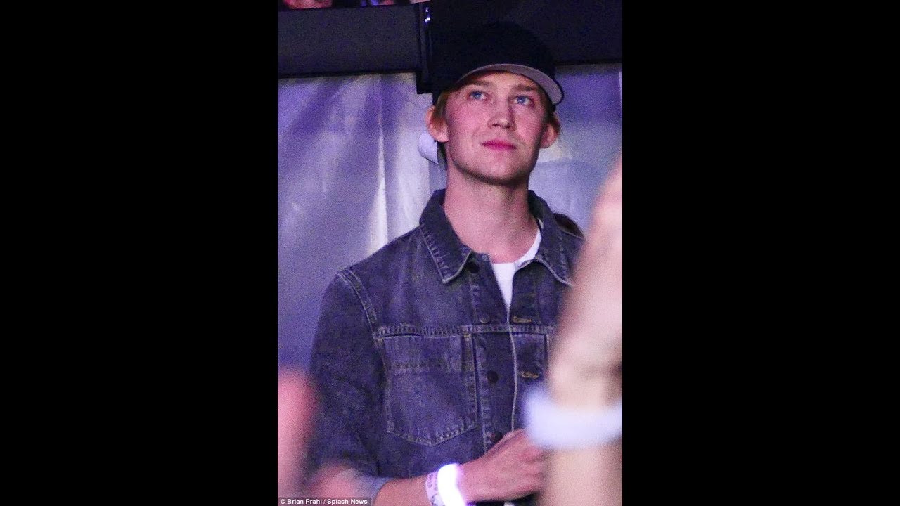 Joe Alwyn and several Alwyn and Swift families smiled and applauded in Arizona