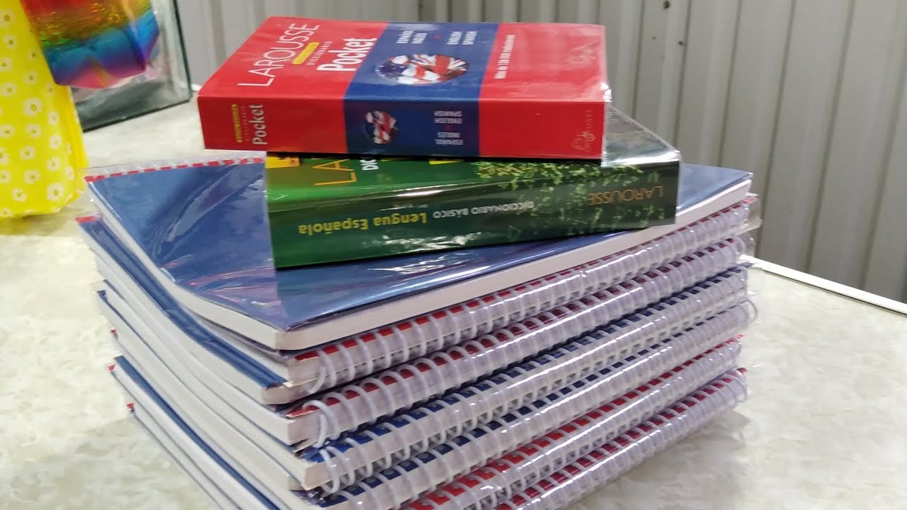 Forrando cuadernos con hule cristal planchado #papelería #ventas #regresoaclases #cuadernos