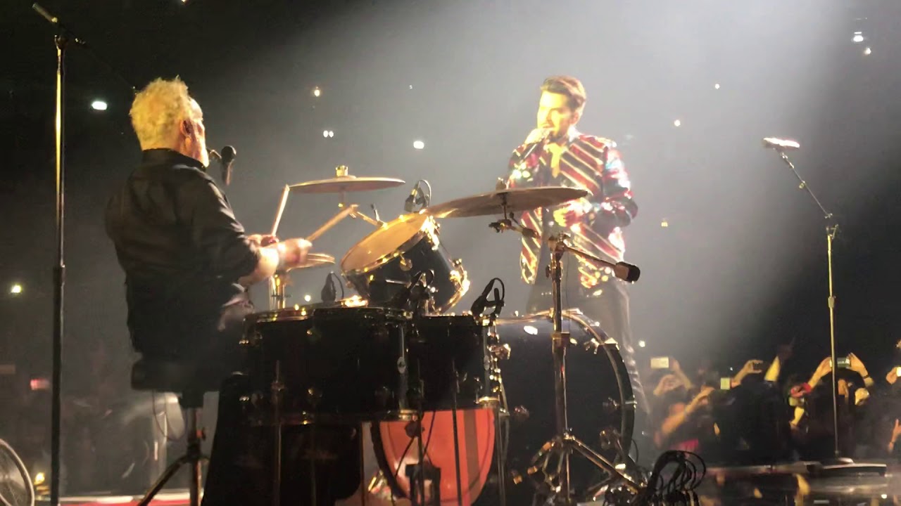 Queen live in Milan 2018- Roger Taylor on drums - Somebody to love