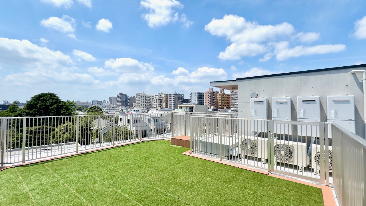 Tokyo Micro Apartment with a Private Rooftop Dog Run! 🤯🐶
