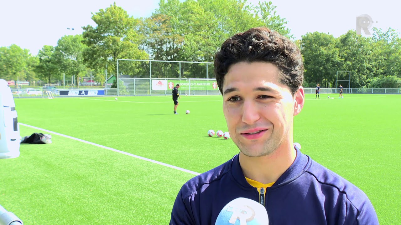 Anass Achahbar sluit niet uit dat hij bij FC Dordrecht blijft.
