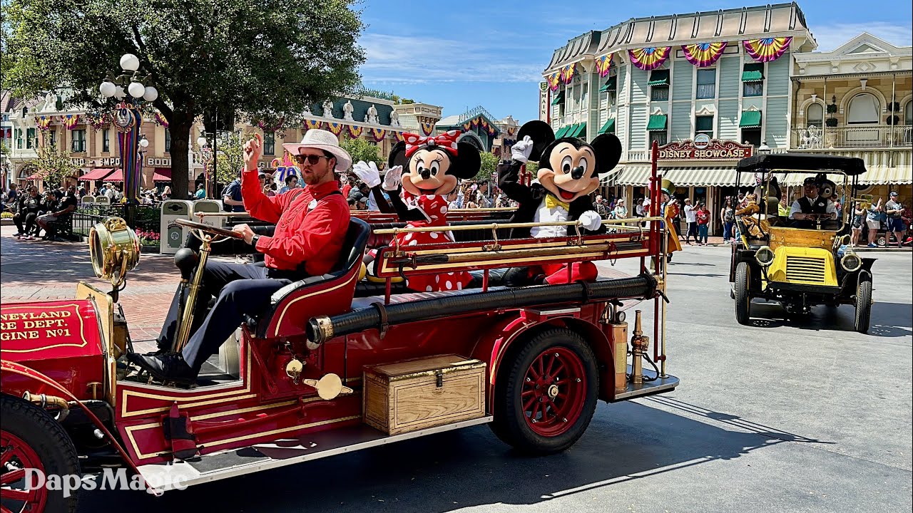 Last Mickey & Friends Cavalcade | Multi-Cam | Disneyland Resort 2025   4K