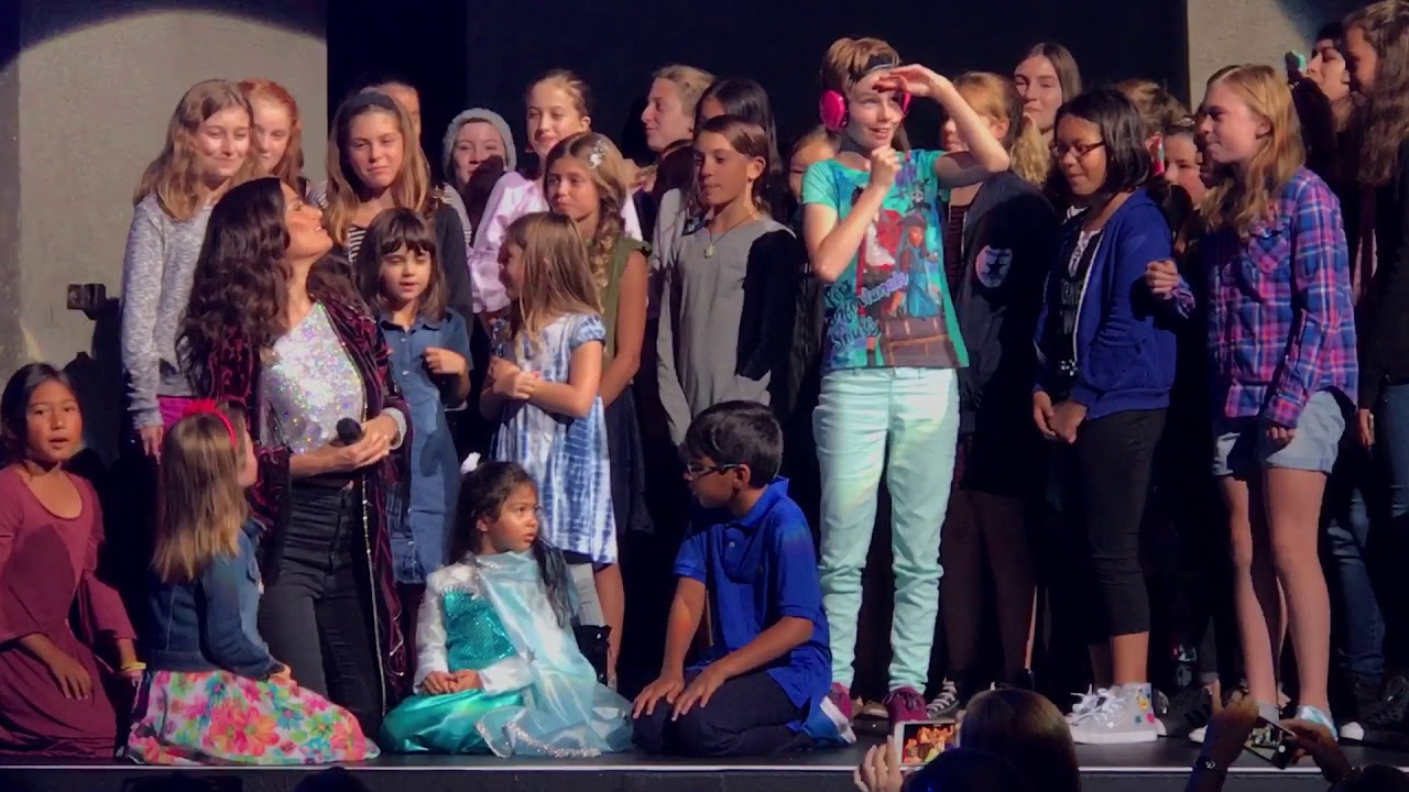 Idina Menzel (feat. Berkeley Kids) - Let it go - Berkeley @ Zellerbach theatre 8.26.17