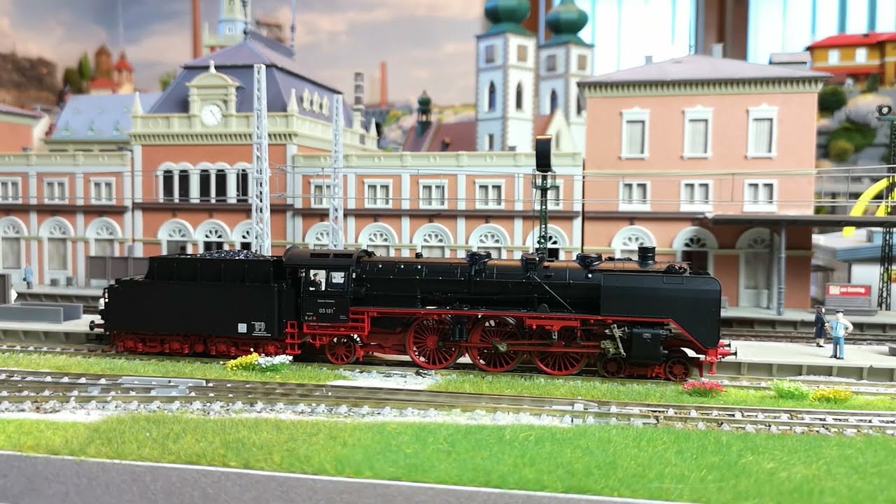 Z INNEJ BECZKI #10 BR 03-151 i wagony od Fleischmanna