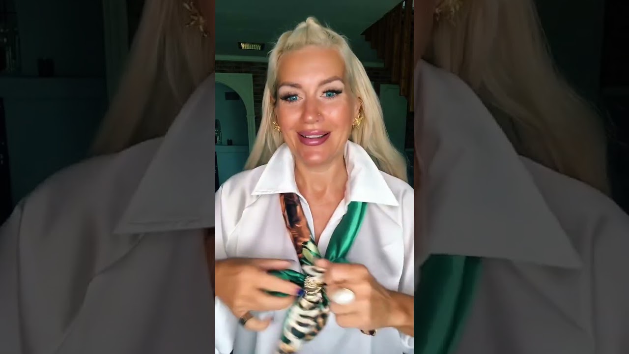 Как визуально удлинить шею при помощи платка-аксессуара 