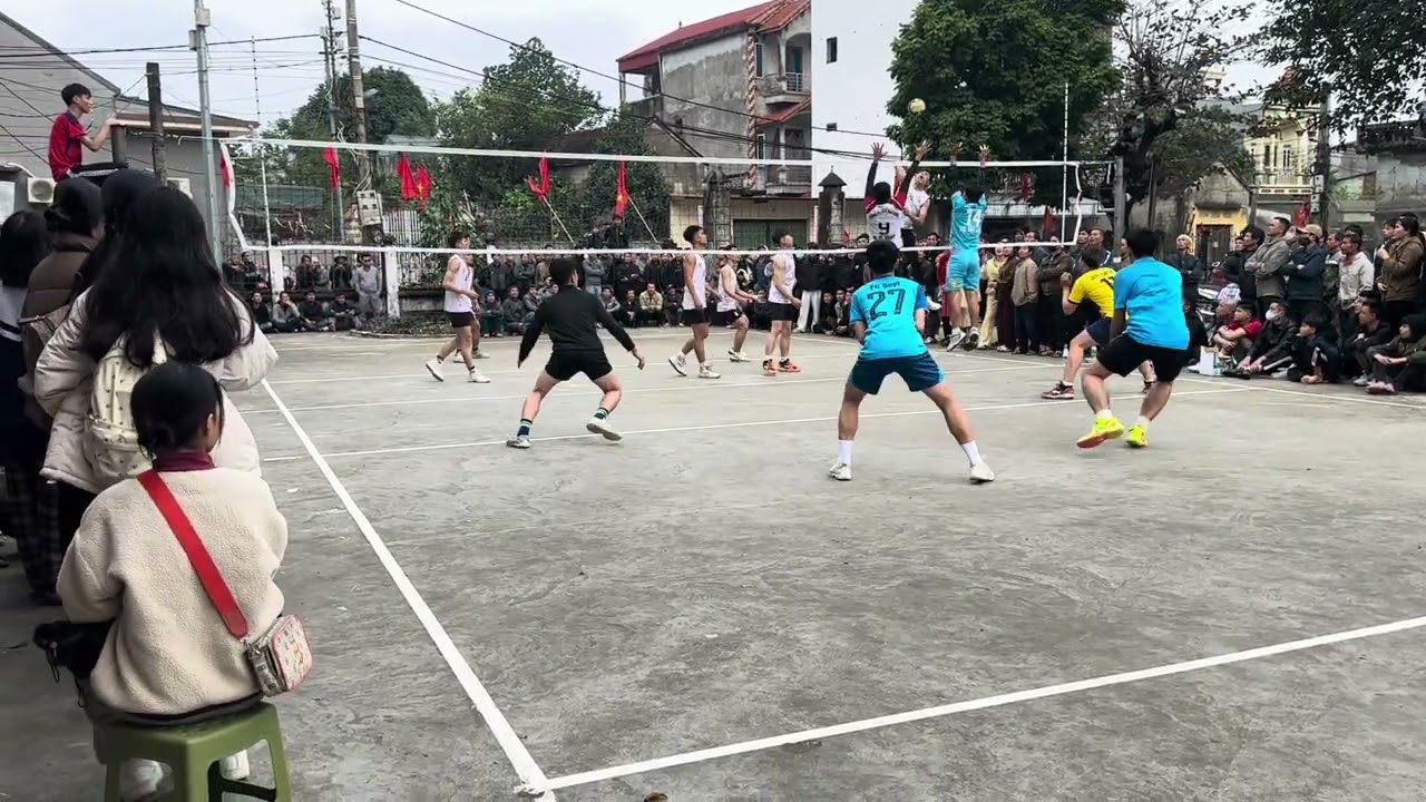 Bán kết đồng mả gặp quýt