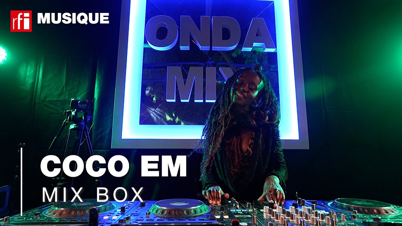 Coco Em dans la MixBox de RFI Musique