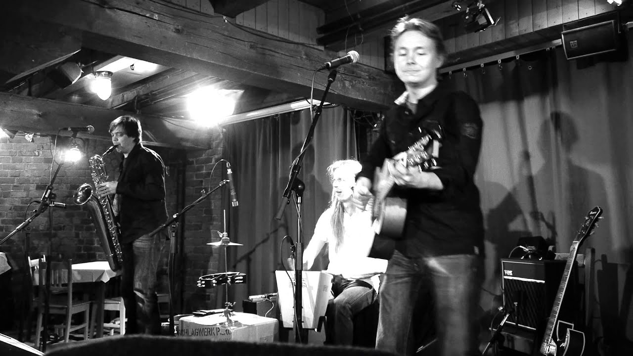 Orffit - Rautahampaat (Live at Telakka)