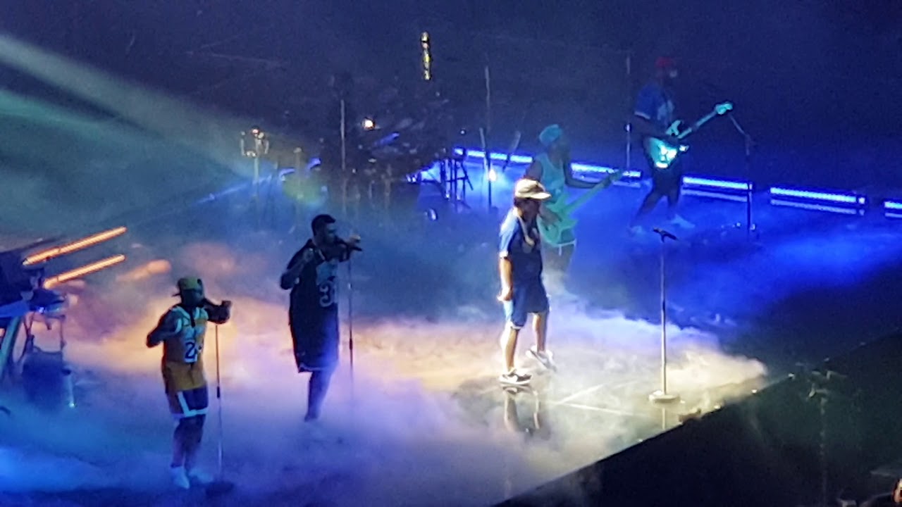 Bruno Mars - Finesse (Live In Singapore) 07052018