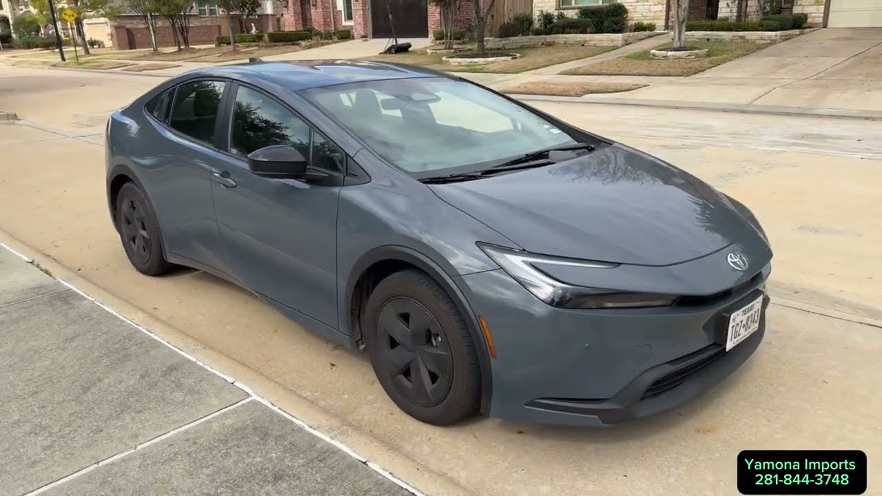 2023 Toyota Prius Hybrid LE full review