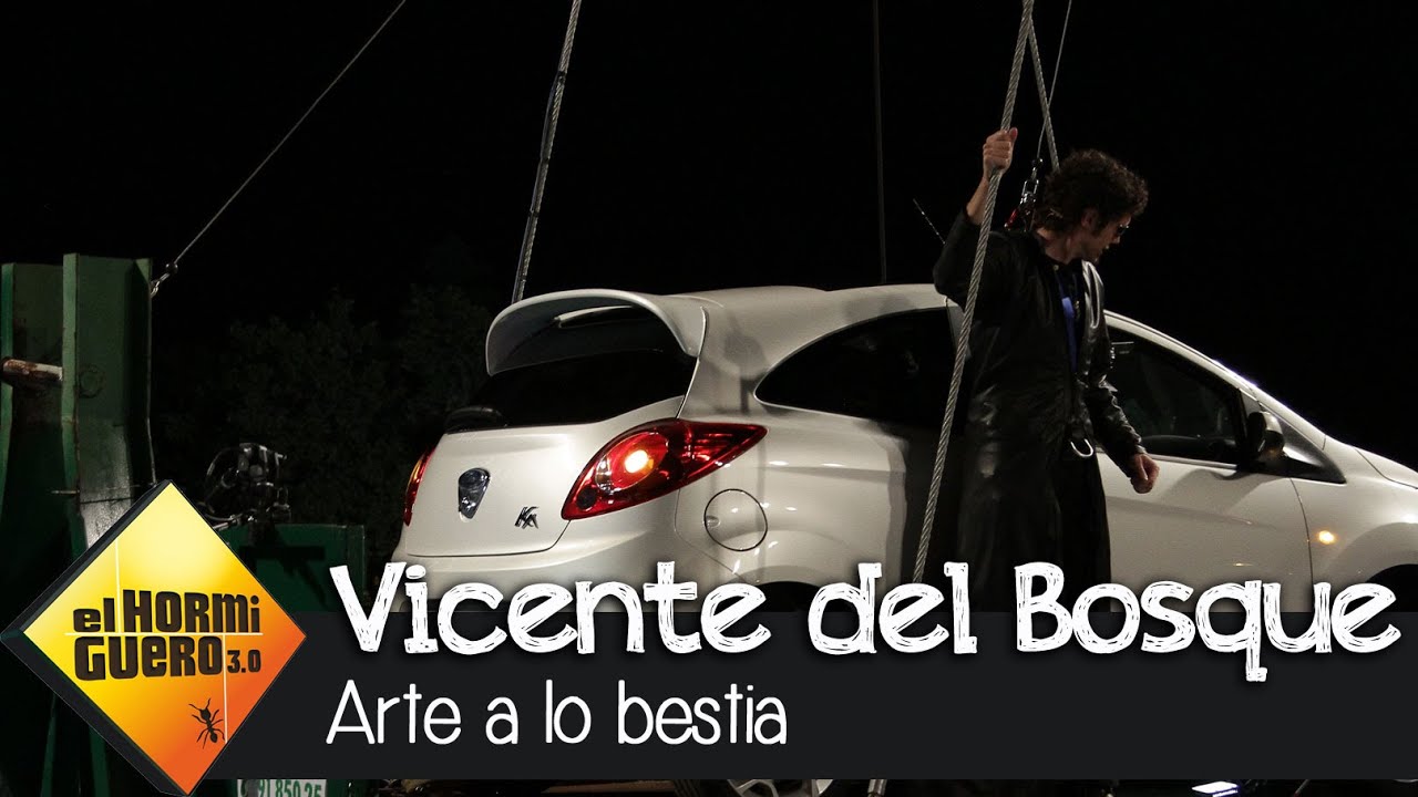 El Hombre de Negro cambia la rueda de un coche a 20 metros de altura en El Hormiguero 3.0