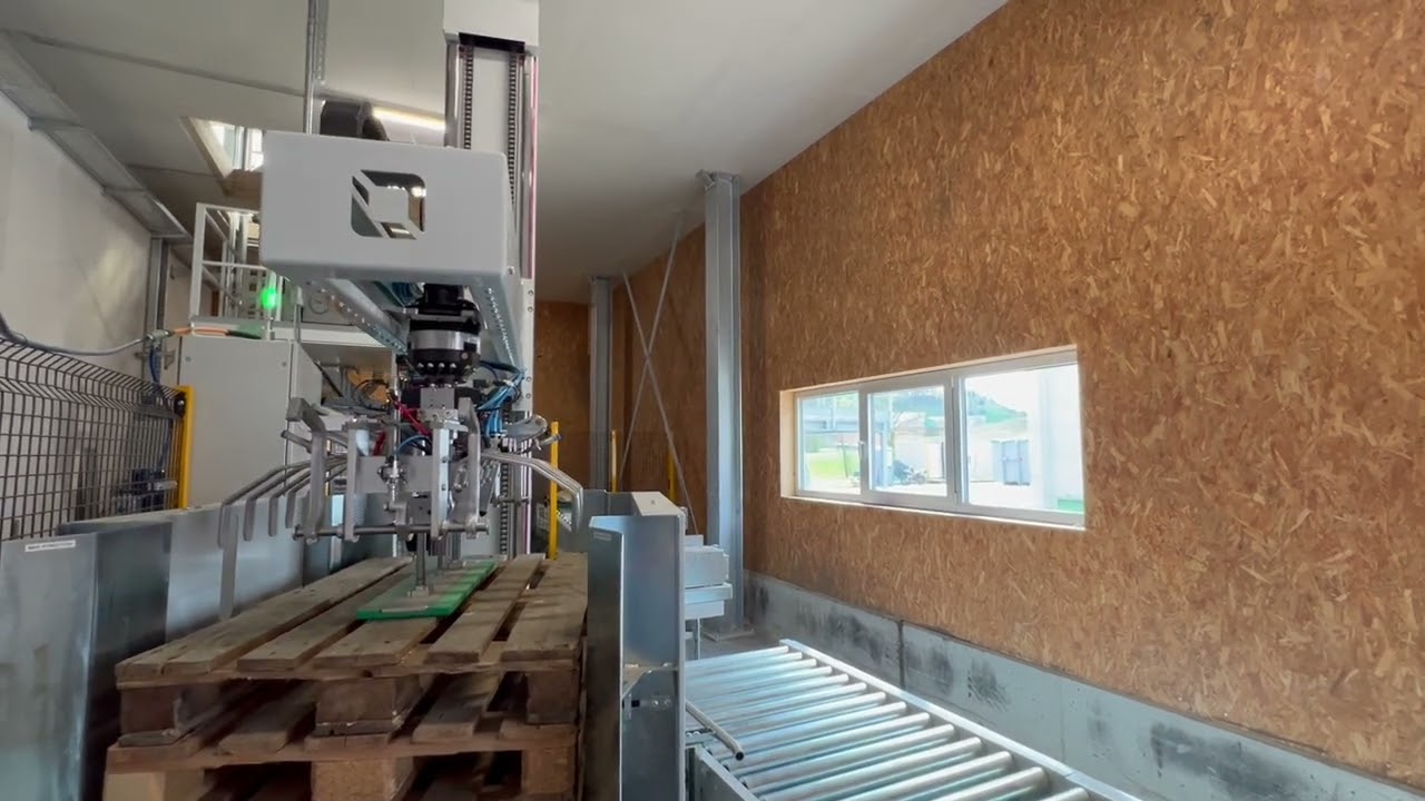 Bürli Pellets Schweiz, vollautmatische Abfüllung von Holzpellets mit Robot Palettierer und Wickler
