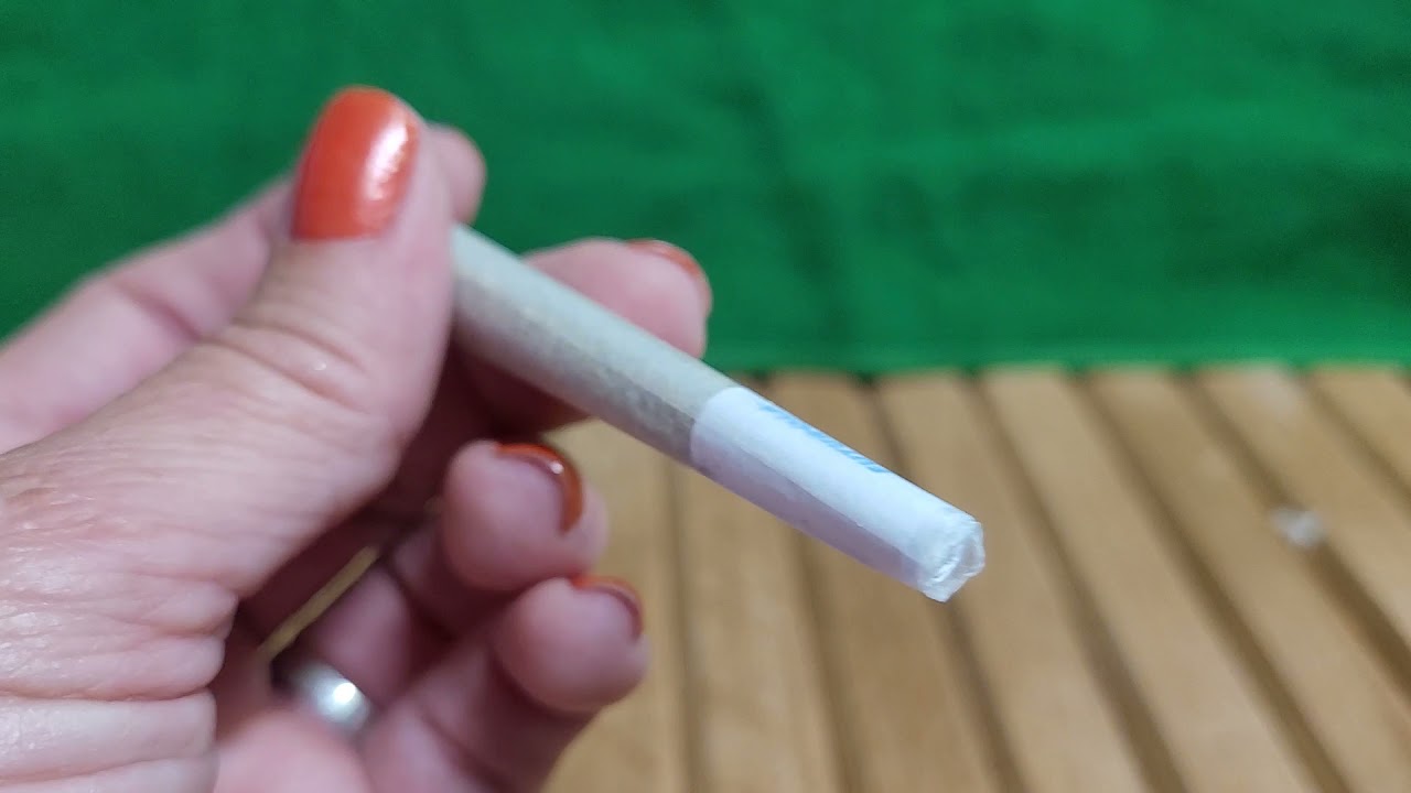 Leprecronic preroll cannabis unboxing Willits, CA
