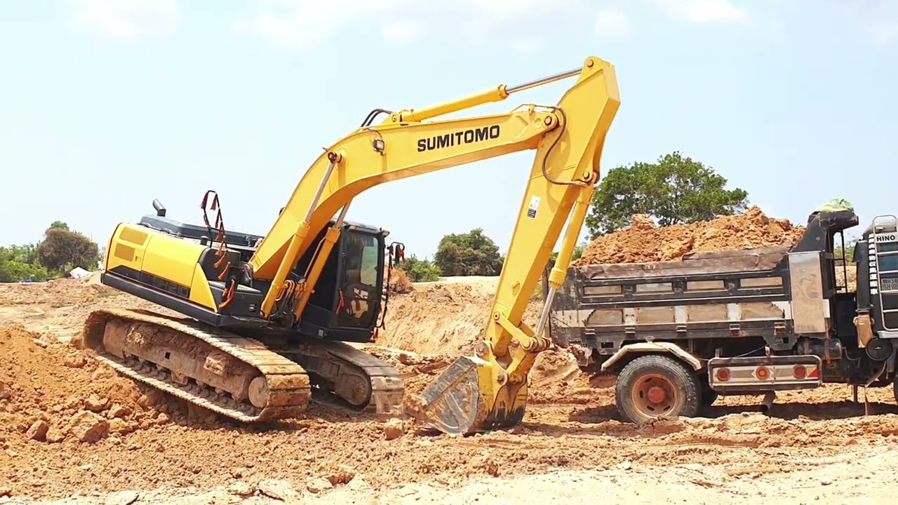 Excavator CATER  Loading Dump TRUCK WITH GOOD SKILL