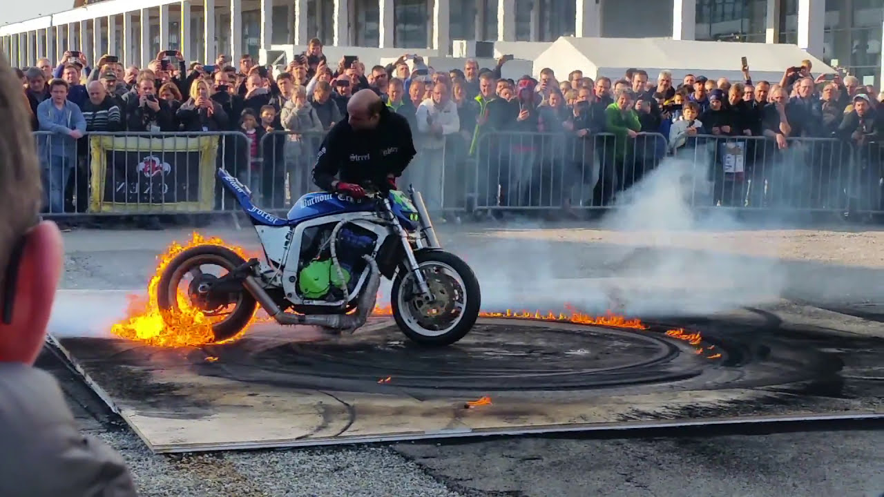 Black Forest burnout crew Motorradwelt 2016