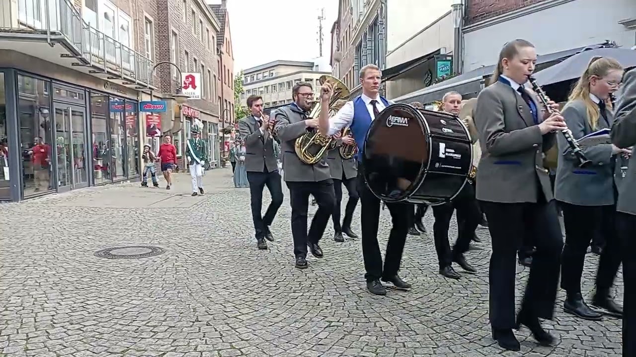 Schützenfest St. Antonius Coesfeld 2024: Einmarsch zum Zapfenstreich