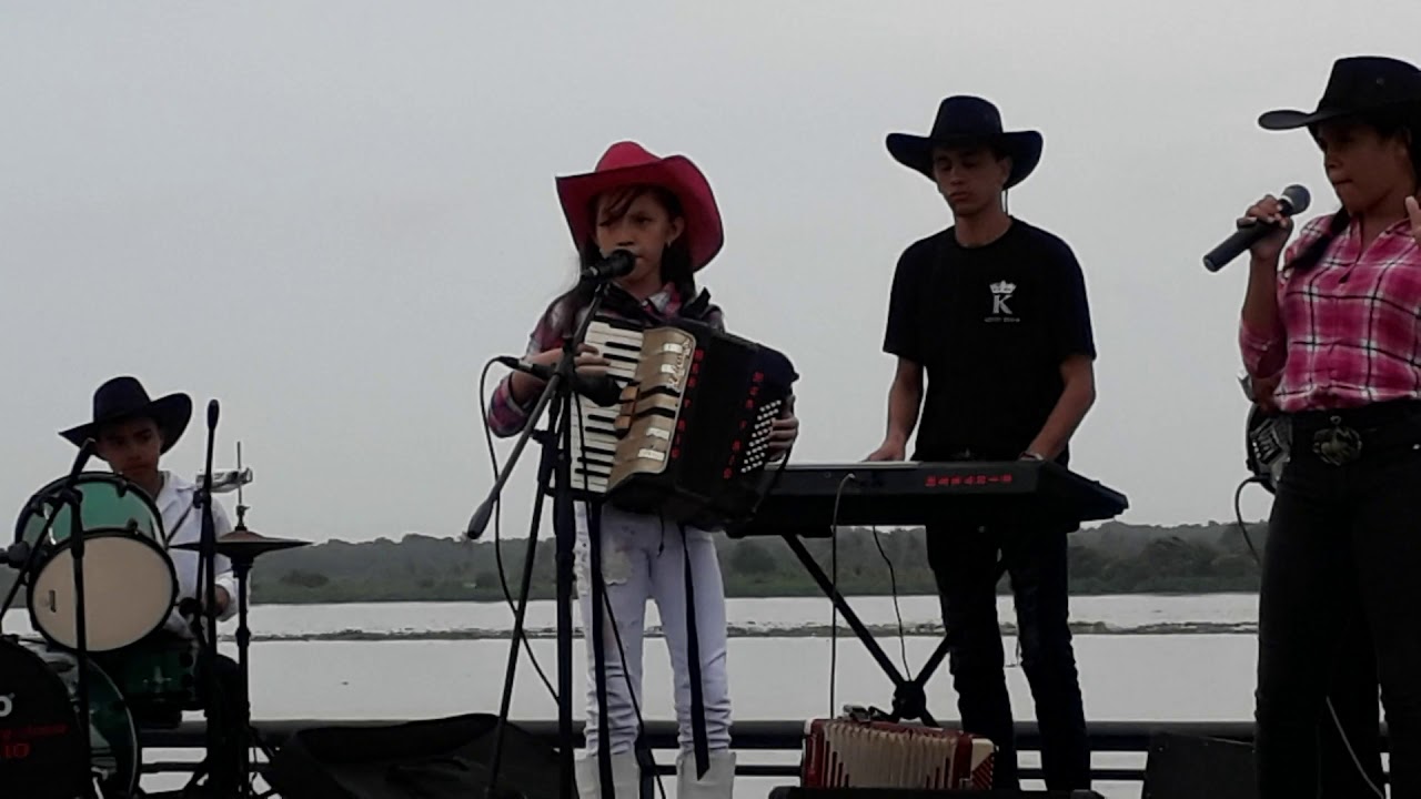 La princesita del sentimiento en el malecón puerta de oro