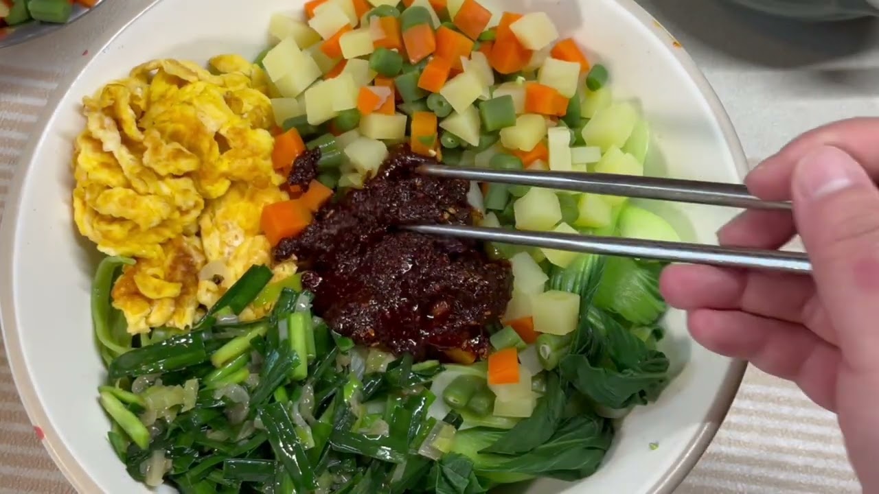 碳水带来的幸福感!素臊子菠菜面!